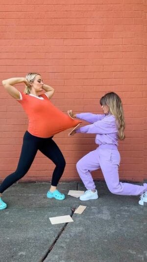 Kelli Erdmann Instagram - Baby is kicking a lot these days 😅 @kausha_campbell inspired by @brandonsoohoo 

#boardbreaking #pregnant #pregnancy