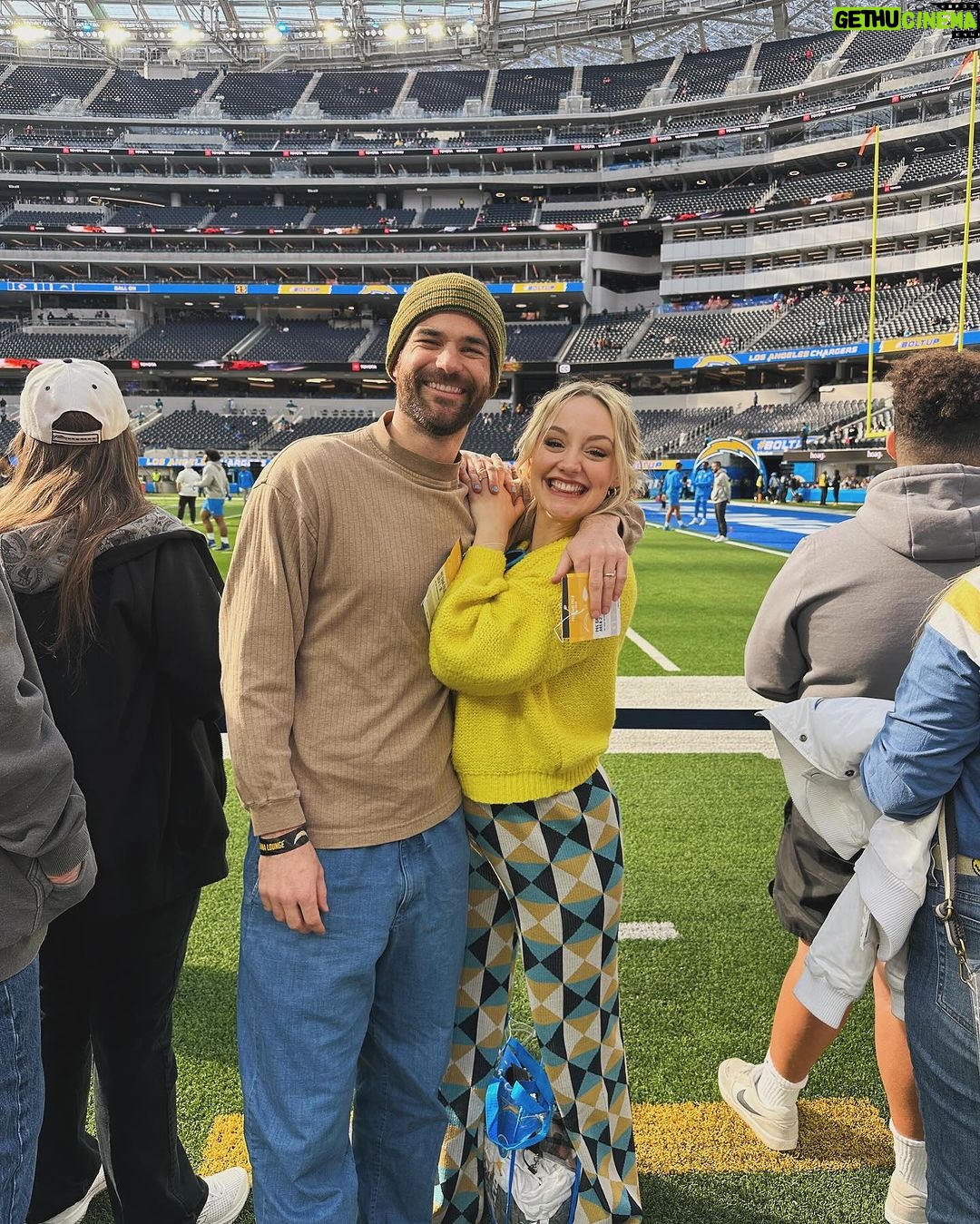Kelli Erdmann Instagram - Thanks @toyotasocal for inviting us to the @chargers game!! Taylor wasn’t there but we had so much fun!! 😝 #ad #chargers SoFi Stadium