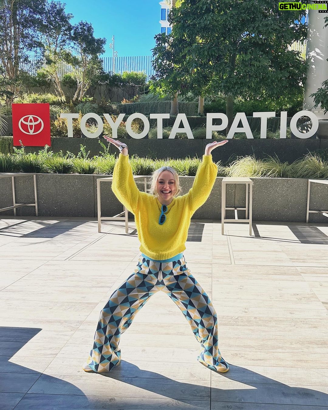 Kelli Erdmann Instagram - Thanks @toyotasocal for inviting us to the @chargers game!! Taylor wasn’t there but we had so much fun!! 😝 #ad #chargers SoFi Stadium