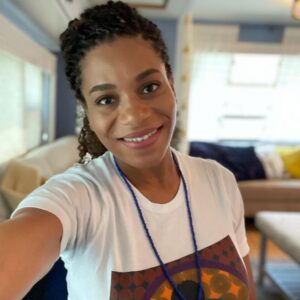 Kelly McCreary Instagram - First trailer selfies of Season 18: a series. 😘 #weback