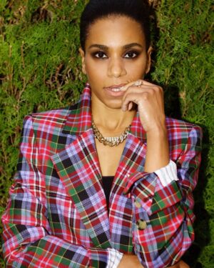 Kelly McCreary Instagram - 👁⚡️ @the.baremag 

*link in bio*
