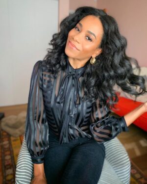 Kelly McCreary Instagram - A fresh press for some fresh press. ✨Glammed up by @marjthestylist and @autumnmoultriebeauty 💋💋