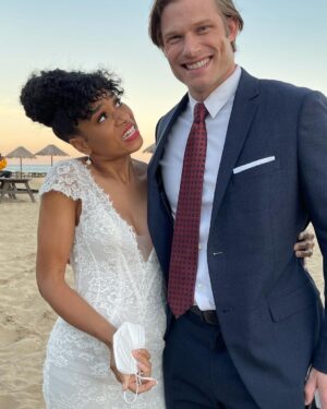Kelly McCreary Instagram - Photo dump in honor of @greysabc season premiere which is just 7️⃣ D A Y S  A W A Y!!! Maggie and Winston’s magical beach wedding was my last day of shooting last season, so you know I was feeling extra nostalgic…there maaaayyy be more to come… 😉♥️🥰
