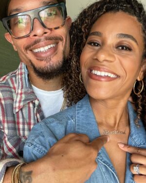 Kelly McCreary Instagram - When being late comes right on time… Surprise! WE’RE HAVING A BABY! Pete and I are thrilled to be growing our family, and to share the news with all of you!
 
Lemme tell you, there’s nothing like finding out by seeing the word spelled out, clear as day, leaving no mystery whatsoever: PREGNANT! Thank you, @Clearblue, for being with us on the journey!
 
As part of this exciting moment, I wanted to help raise awareness for Clearblue partner @marchofdimes and their amazing efforts to raise awareness for Black maternal and infant health. This year, they launched an implicit bias training for more than 15,000 health care providers with the goal of uncovering institutionalized racism in the health care system and training health care workers not to perpetuate the cycles of discrimination to achieve equity for all moms and babies. Please check out marchofdimes.org for more!
 
#ClearbluePartner #ClearblueConfirmed