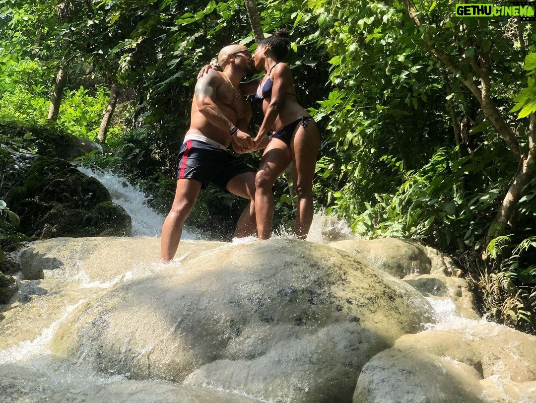 Kelly McCreary - 114.6K Likes - Point the way, Valentine. I’ll follow you anywhere. ❤️💋
