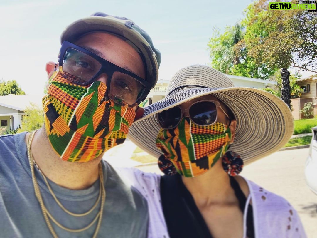 Kelly McCreary Instagram - So matchy matchy. New masks by @willianoel 🌟 🌟🌟 #fashunz