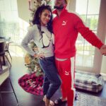 Kelly McCreary Instagram - Merry Christmas, good people!! ❤️ With love from me, Pete and Motown. 🎄