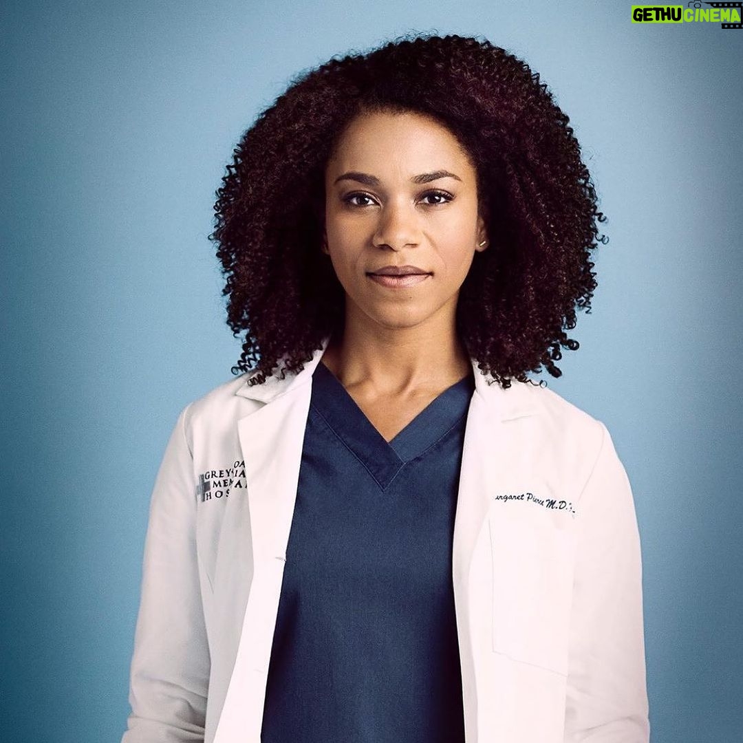 Kelly McCreary - 73.2K Likes - The doctor is in. She just came from a photo shoot 💁🏽♀️. All new @greysabc this Thursday night. 🙌🏾