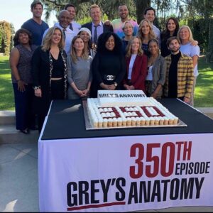 Kelly McCreary Instagram - I will never get over these milestones. I have had the privilege of being at @greysabc to celebrate some tv-odds-defying moments: the 250th and 300th episodes, becoming the Longest Running Medical Drama, and today the 3️⃣5️⃣0️⃣th episode of of Grey’s Anatomy. And with each one, my sense of wonder, amazement and profound gratitude grows. I congratulate the inimitable @shondarhimes from whose mind these stories and characters sprung, and every craftsperson who has touched this show along the way. I can’t believe I get to be a part of this incredible thing. Thanks to all of you who reach out by social media or in person to tell me the ways in which this show has impacted your life. It is an honor to be of service to you while simultaneously living a dream.