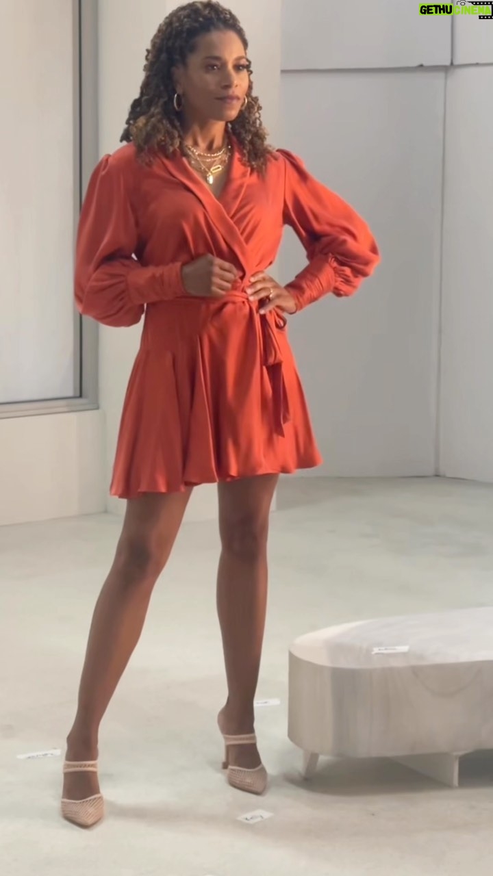 Kelly McCreary Instagram - Behind the scenes of Grey’s Anatomy’s season 19 cast shoot. Thank you to the team of talented people behind the camera! 👏🏽🤩 #greysanatomy 📸 Nino Muñoz Makeup: Joanna Connell Hair: Malissa Sargeant, Jazmyn Aubrey