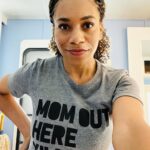 Kelly McCreary Instagram - Shoutout to every working mother keeping plates spinning like a circus act. 💁🏽‍♀️