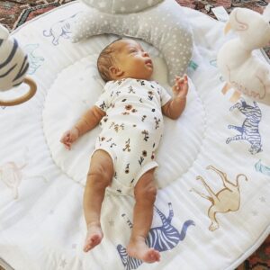 Kelly McCreary Instagram - Our everything… 
💙 Indigo Wren Chatmon is here. 💙