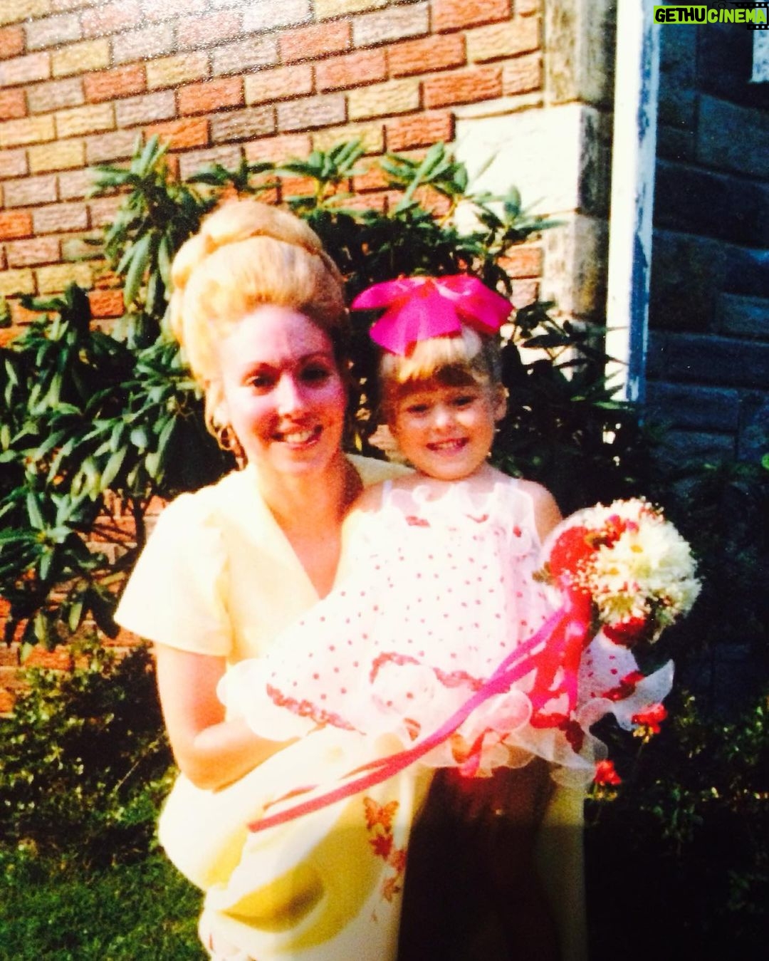 Kelly Ripa Instagram - #FromTheArchives ✨ Mom and me circa ‘73. So ballet recital chic! 🩷 #HappyBirthday Mom, I love you!