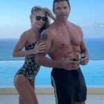 Kelly Ripa Instagram - Greetings from Captains Underpants 🩱🩳 (One last swim)