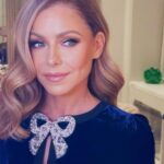 Kelly Ripa Instagram - About last night 🎀