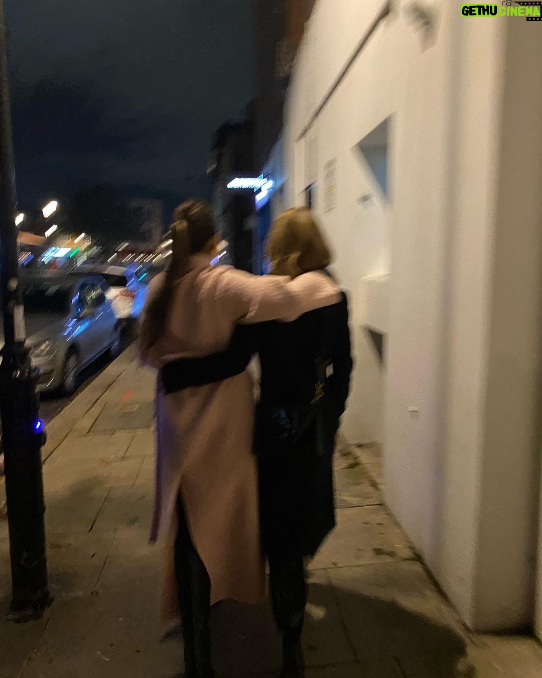 Kelly Ripa Instagram - Take me back……..Lola, London, and apparently lots of photos of us locomoting away 🇬🇧