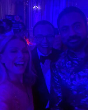 Kelly Ripa Instagram - If @kalpenn or anyone else invites you to a Diwali party, do it! Thank you to everyone for welcoming us with open arms, delicious food, chic fashion and masterful beats! Happy Diwali 🪔 swipe to see what all the fun is about!