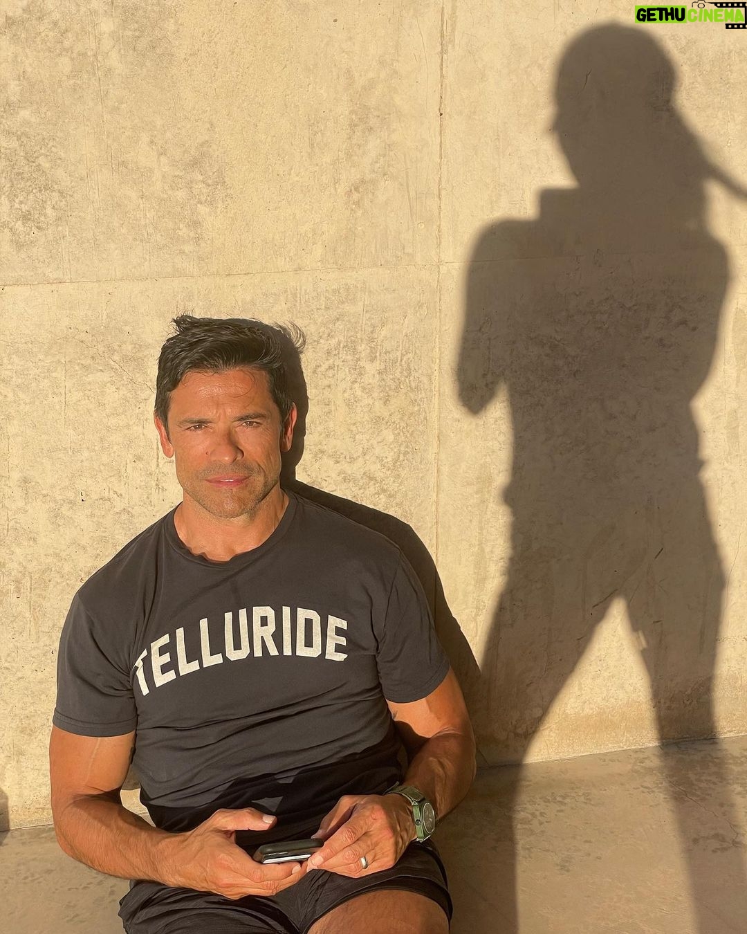 Kelly Ripa Instagram - Happy 4th from @instasuelos and The Shadow πΊπΈπ