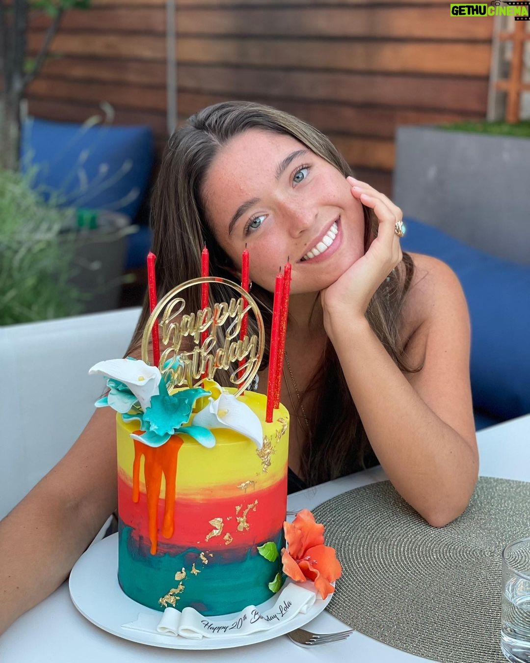 Kelly Ripa Instagram - She’s 21!!! Happy birthday @theyoungestyung we love you so much! You are our heart and soul ♥️♥️♥️⭐️⭐️⭐️