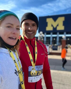 Kelly Ripa Instagram - Two incredibly average runners. One Big House!!
#bighouse5k