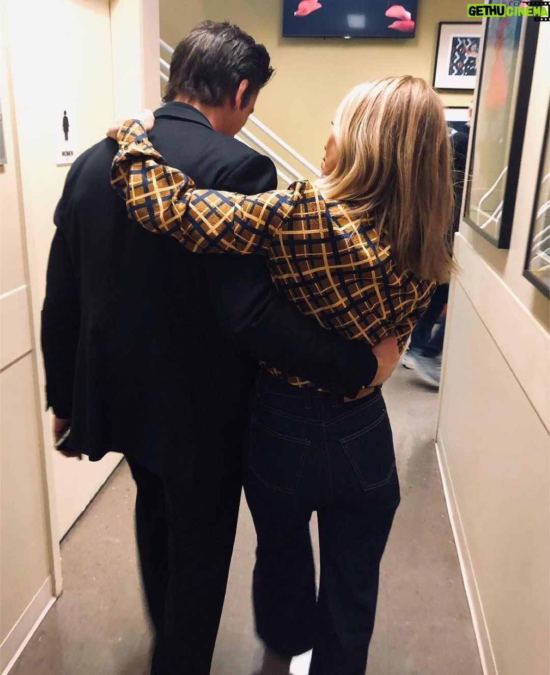 Kelly Ripa Instagram - I got you babe @davidmuirabc 🌎😘