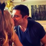 Kelly Ripa Instagram - #2022 is looking up! Captured a a kissing selfie with my short arm. HAPPY NEW YEAR 🎉🥳🎊