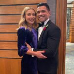 Kelly Ripa Instagram - Tis the season for awkward poses 🎄🤍🤍🕊