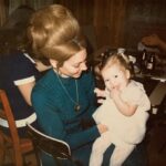 Kelly Ripa Instagram - #fbf especially grateful for this gorgeous lady. Special shoutout to mom’s hair. Thankful it never collapsed during a single thanksgiving 🙏🏼🦃🎉 #mom #hair
