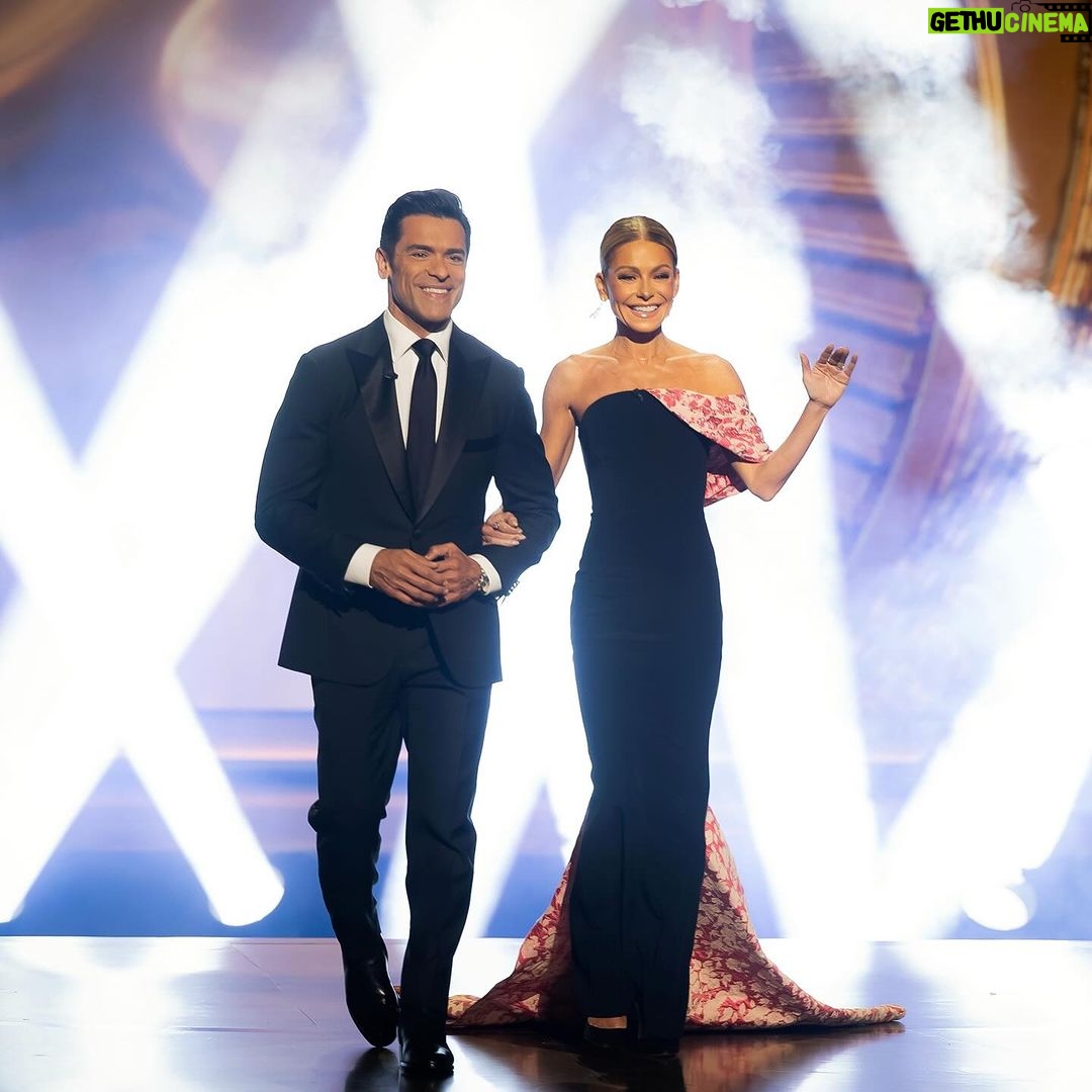 Kelly Ripa Instagram - The set, the guests, the audience, the crew… what an incredible After Oscars show yesterday. Thanks to everyone who made it possible. Dolby Theatre, Hollywood