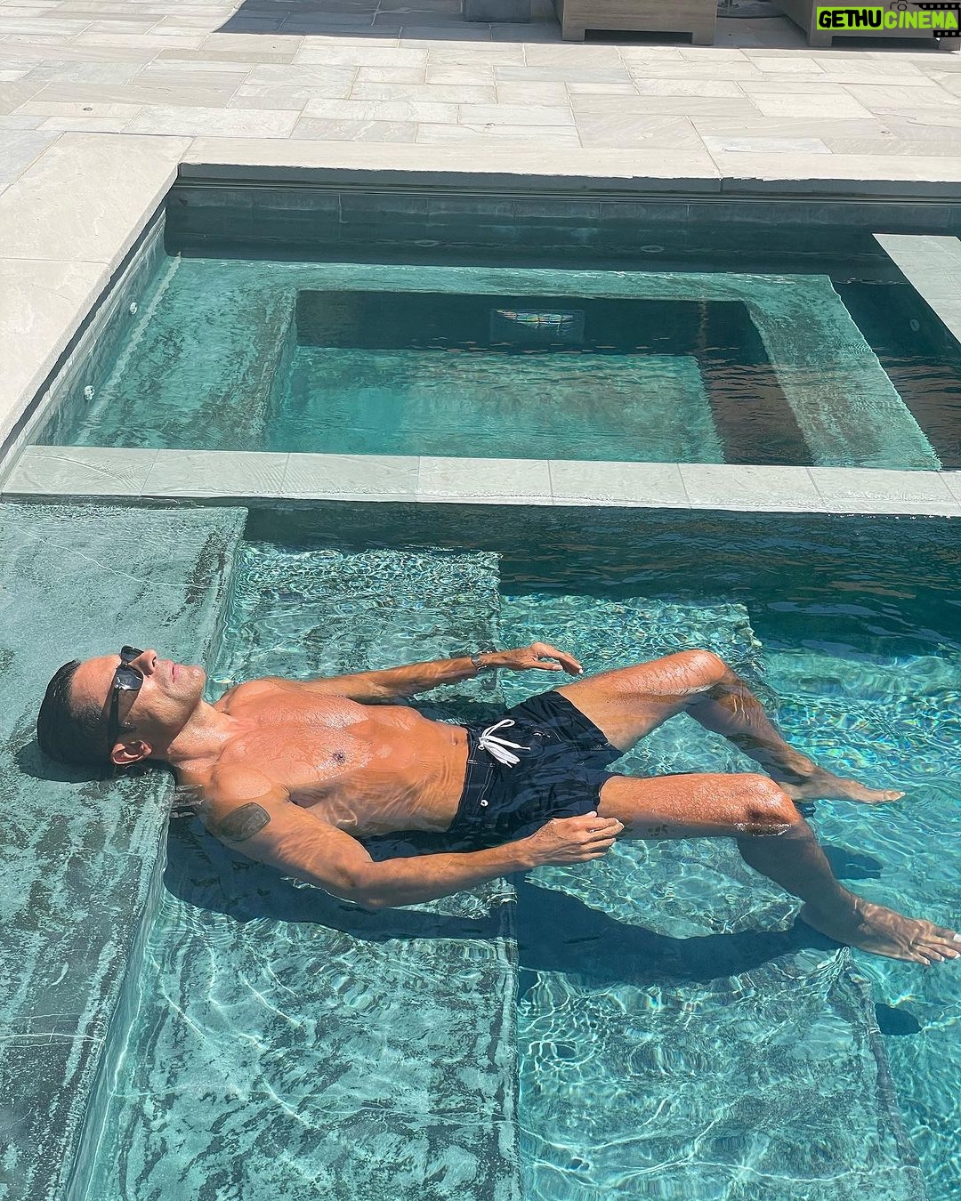 Kelly Ripa Instagram - It’s that time of year again 💦 @instasuelos