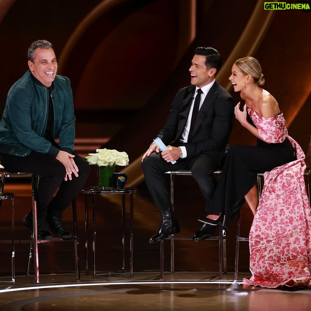 Kelly Ripa Instagram - The set, the guests, the audience, the crew… what an incredible After Oscars show yesterday. Thanks to everyone who made it possible. Dolby Theatre, Hollywood