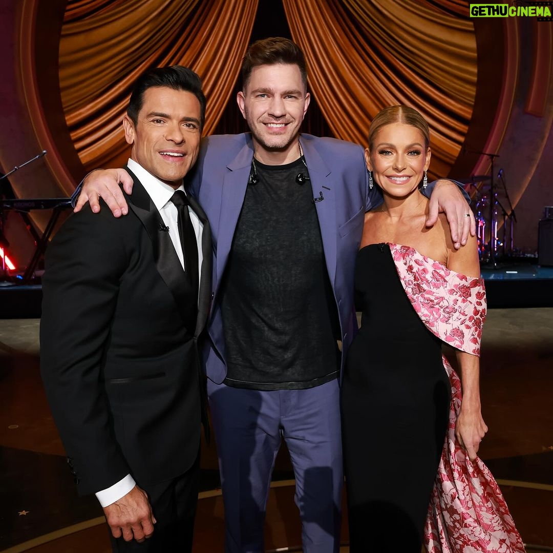 Kelly Ripa Instagram - The set, the guests, the audience, the crew… what an incredible After Oscars show yesterday. Thanks to everyone who made it possible. Dolby Theatre, Hollywood