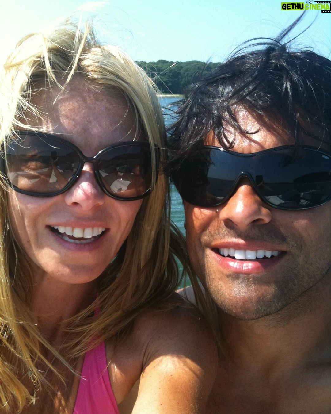 Kelly Ripa Instagram - My funny Valentine…Celebrating 29 years of ♥️ with this guy 😍 @instasuelos
