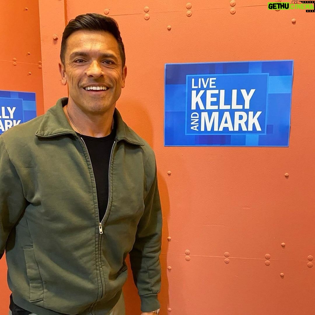 Kelly Ripa Instagram - Celebrating my favorite co-host on National TV Talk Show Host Day! Has it really been 6 months already?! @Instasuelos