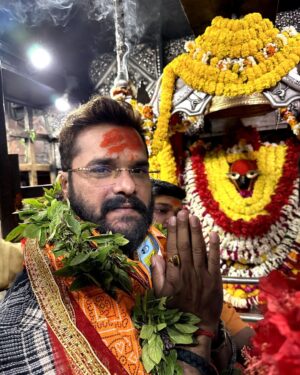 Khesari Lal Yadav Instagram - आज माँ विंधवासनी का दिव्य अलौकिक दर्शन करने का परम सौभाग्य मुझे मिला। मईया के आशीर्वाद से सदैव आप सभी का मंगल हो।

जय माँ विंधवासनी।। 🚩🙏🏻