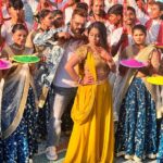 Khesari Lal Yadav Instagram - इन रंगों की तरह रंगी हो आपकी जिंदगी...😍 आप सभी को इस त्योहार की बहुत बहुत शुभकामनाएं। आपका और मेरा संग ऐसे ही खुशियों से भरा रहें। हैप्पी होली!❤️