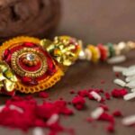 Khesari Lal Yadav Instagram - कच्चा धागा से बनल अटूट प्रेम के पक्का डोर ह राखी! प्यार, आशीर्वाद आ शुभकामना बा सभी भाई बहन ला। ❤️