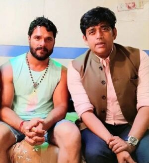 Khesari Lal Yadav Instagram - रवि भईया अपने के जन्मदिन की ढेरों खुशियां और प्यार। भईया आपका स्नेह और आशीर्वाद हमेशा आपके इस छोटे अनुज पर बना रहे। महादेव आपको हमेशा स्वस्थ और प्रसन्न रखे, मेरी प्रार्थना है। हैप्पी बर्थडे भईया। प्यार ❤️
