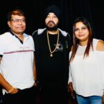 Khesari Lal Yadav Instagram - Thanks Legendary Singer Daler Mehndi for rendering his voice for our Movie “RANG DE BASANTI” @thedalermehndiofficial @khesari_yadav @srkmusic @roshansrkmusic @premanshu23 @sharmilasingh26 @omjhamusicdirector_