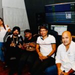 Khesari Lal Yadav Instagram - Thanks Legendary Singer Daler Mehndi for rendering his voice for our Movie “RANG DE BASANTI” @thedalermehndiofficial @khesari_yadav @srkmusic @roshansrkmusic @premanshu23 @sharmilasingh26 @omjhamusicdirector_