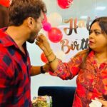Khesari Lal Yadav Instagram - आज @sharmilasingh26 दीदी का जन्मदिन था। उनसे मिलकर उनको जन्मदिन की बधाई और शुभकामनाएं दी। महादेव आपकी हर मनोकामना पूरी करें और आपको सारी खुशियाँ दें, दीदी। प्यार ❤️