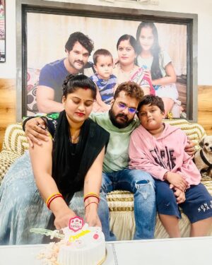 Khesari Lal Yadav Instagram - #mummy_birthday_celebration❤