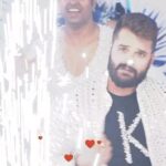 Khesari Lal Yadav Instagram - फ़िलमची पर संझिया 6 बजे पूरा माहौल बनी...😍 स्टेज पS साथ देवे ला मेघाश्री जी, रक्षा गुप्ता जी और सपना चौहान जी का धन्यवाद। मिलते है, संझिया 6 बजे! ❤️