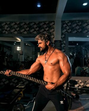 Khesari Lal Yadav Instagram - ई साल भी 'मेहनत से परहेज' ना...ठीक है!