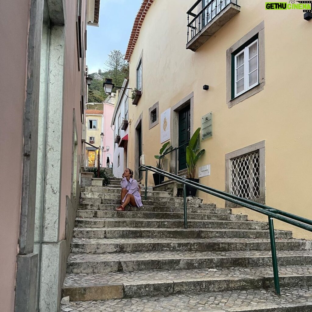 Kiana Madeira Instagram - Our first travel experience as husband and wife 🥺 I just love the way this feels. First stop: The Algarve & Sintra 🇵🇹👣 #LetsGrowOldAndAdamsGrayTogether 👵🏽🧓🏾 Sintra, Portugal