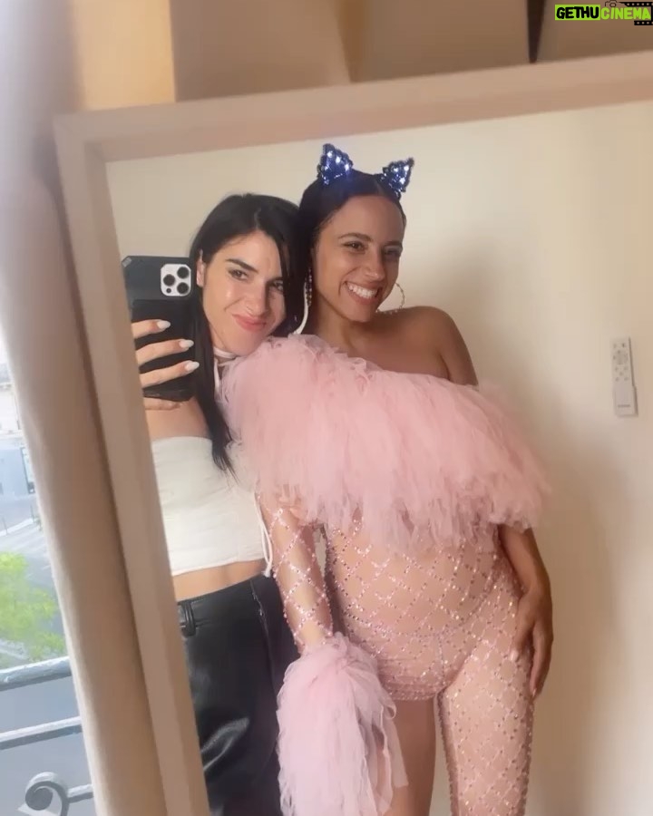 Kiana Madeira Instagram - Un brin de folie égaye la vie 😽 LE SPEAKEASY