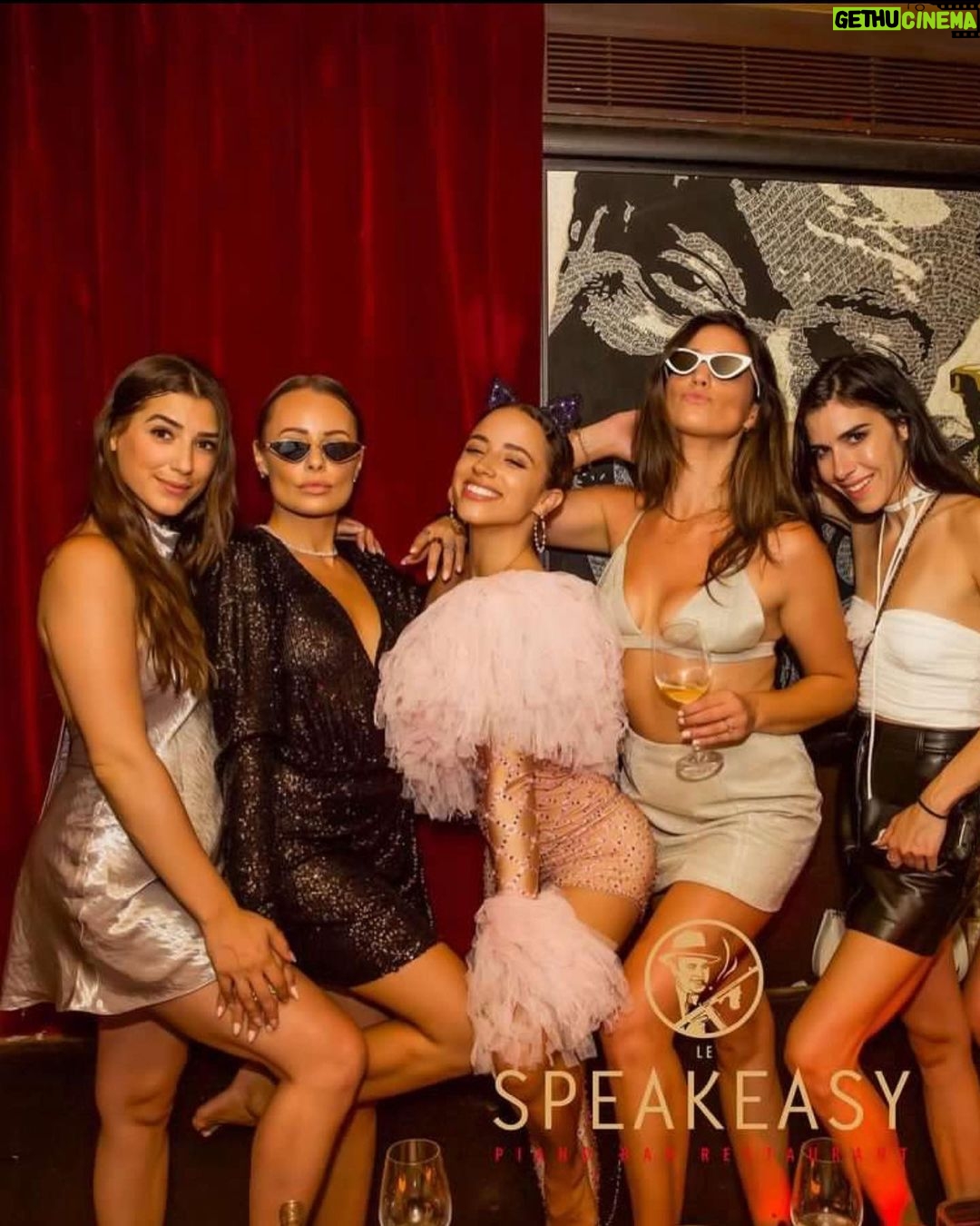 Kiana Madeira Instagram - Un brin de folie égaye la vie 😽 LE SPEAKEASY