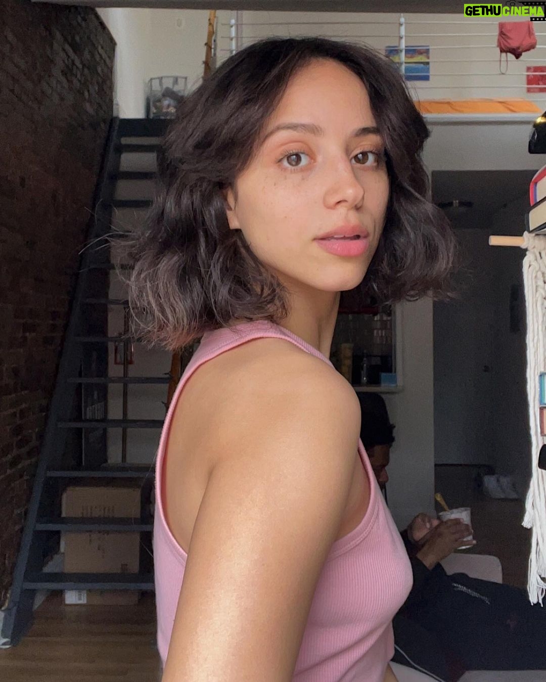 Kiana Madeira Instagram - A good hair day + a collection that makes me smile 🥰 Happy Easter long weekend everyone! I pray that you are feeling close to our Creator and taking time to slow down 🐢