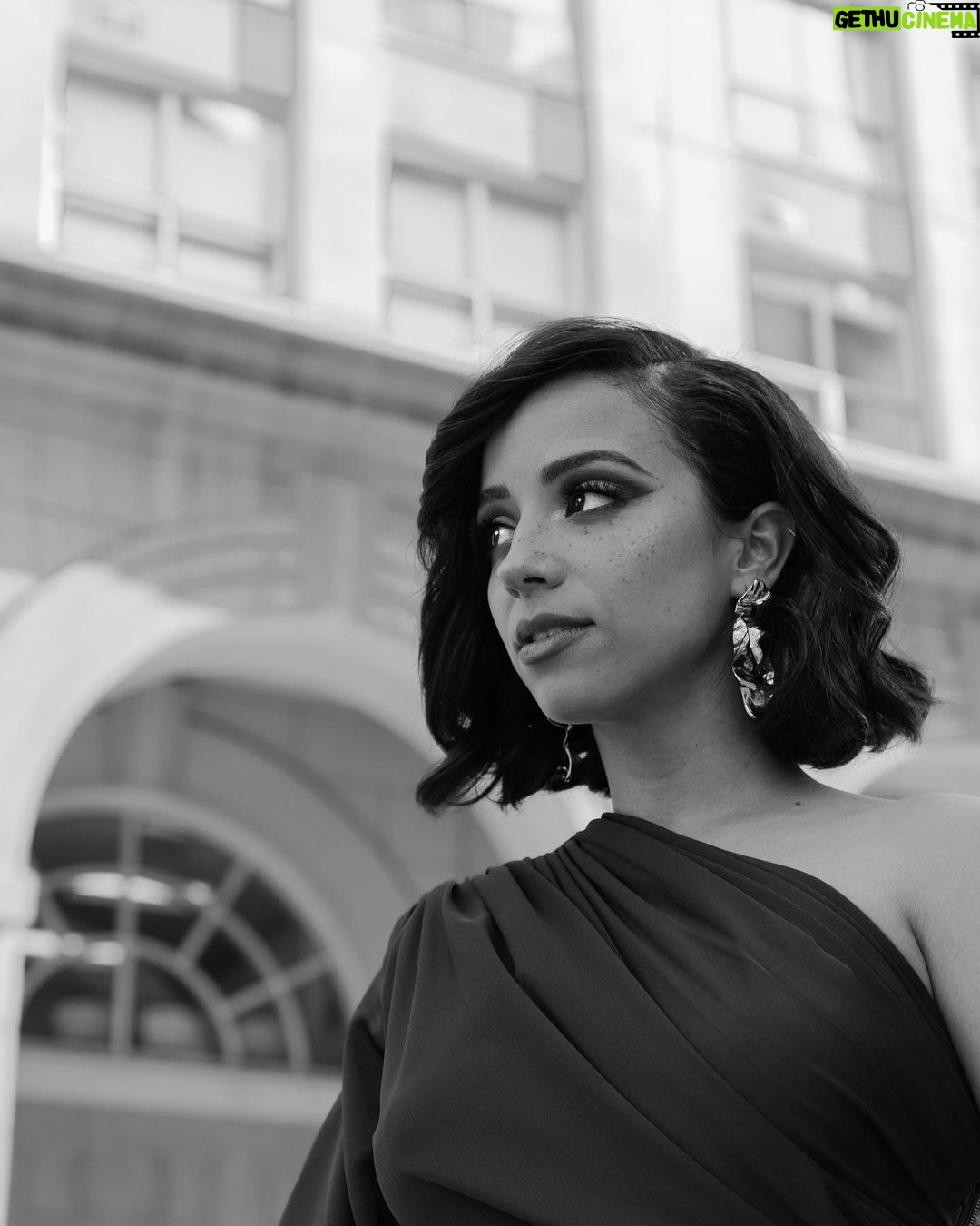 Kiana Madeira Instagram - To be surrounded by people who encourage me to shine my light is such a blessing. Thank you to my entire team for making me look and feel so special for the Canadian Screen Awards π₯Ίβ¨π Toronto, Ontario