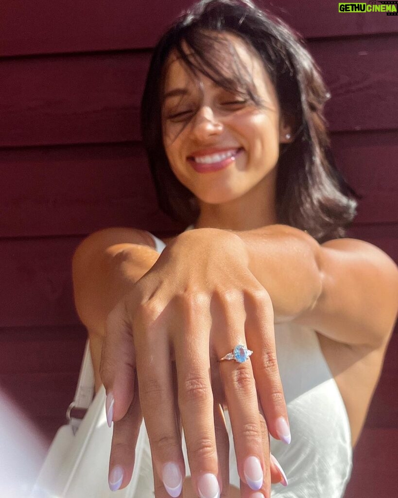 Kiana Madeira Instagram - 3 more days of this beauty having my finger all to herself 💍🙊 First my engagement ring and now our wedding bands. I cannot wait to show you what @engage_studio has crafted for us 😍
